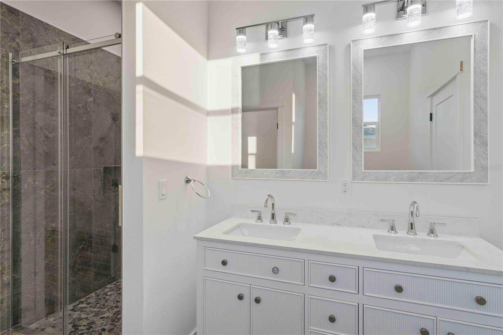 Image 43 of 80 For 25407 Rupert