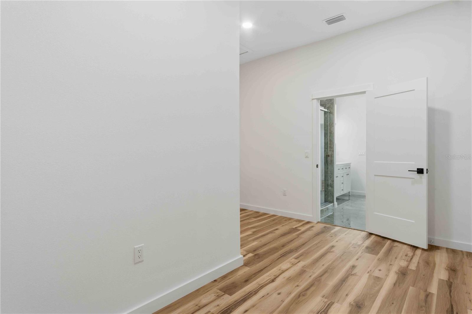 Image 48 of 80 For 25407 Rupert