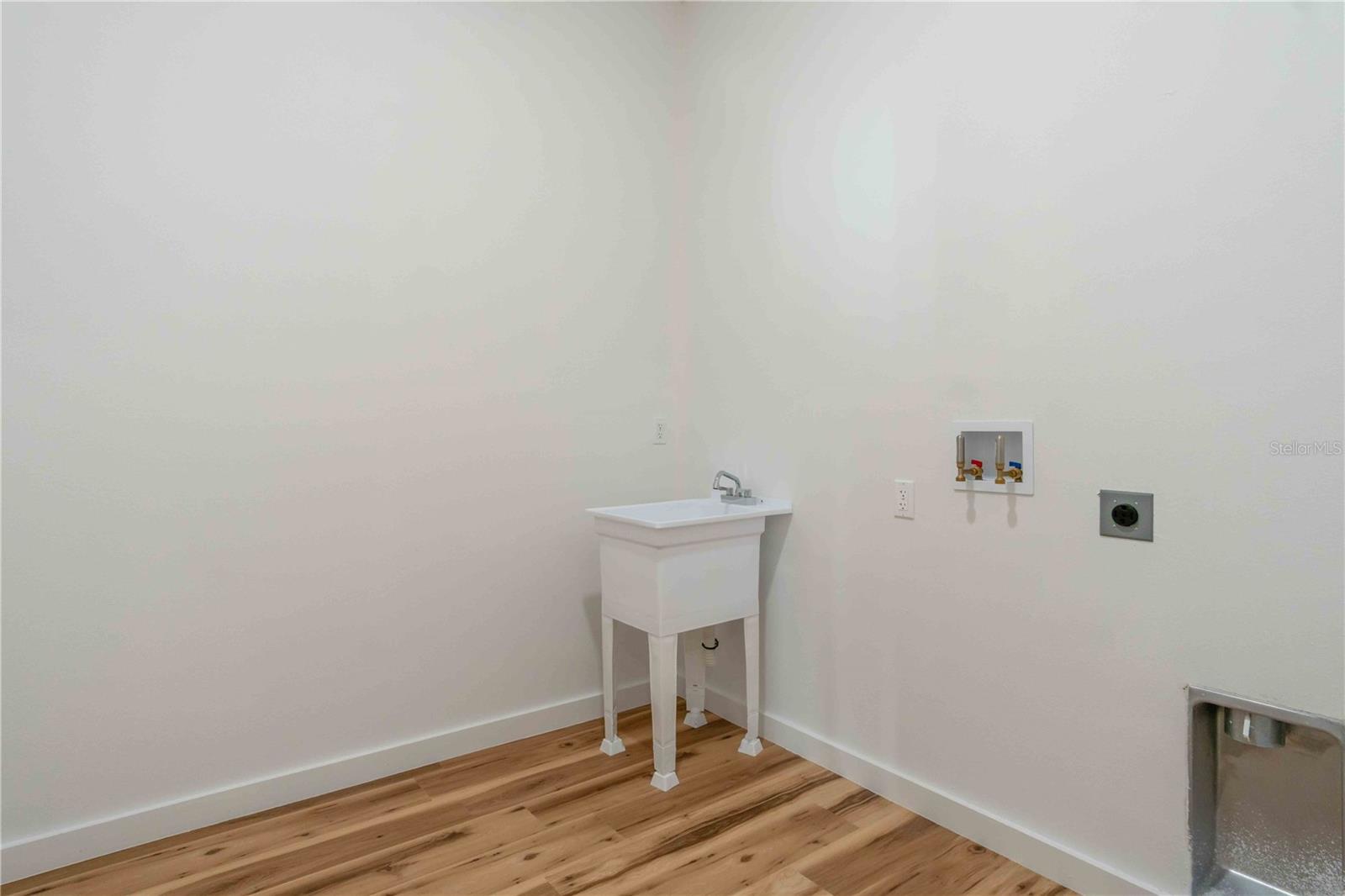 Image 66 of 80 For 25407 Rupert