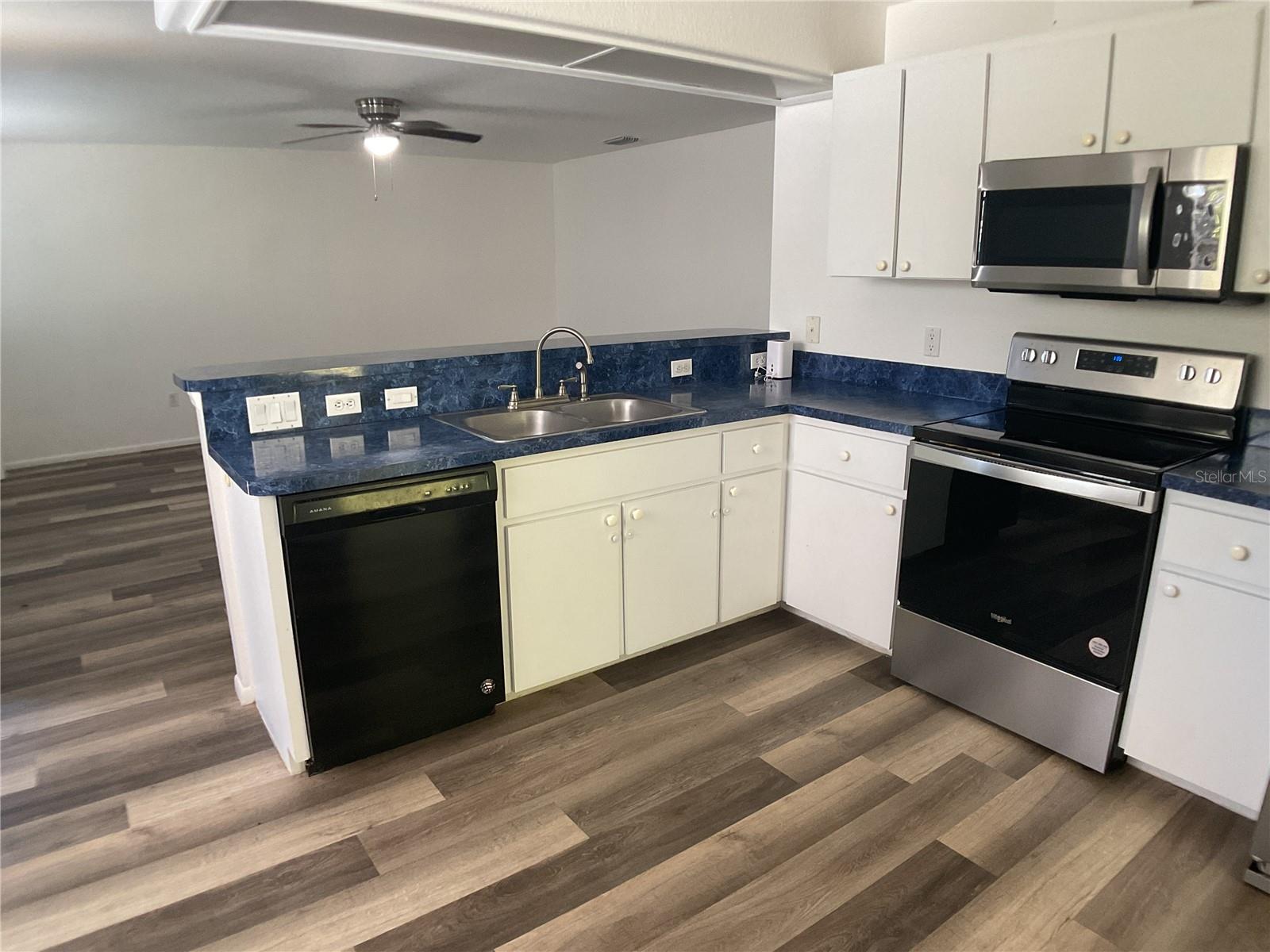 Image 15 of 68 For 1061+1065 Nomad Road