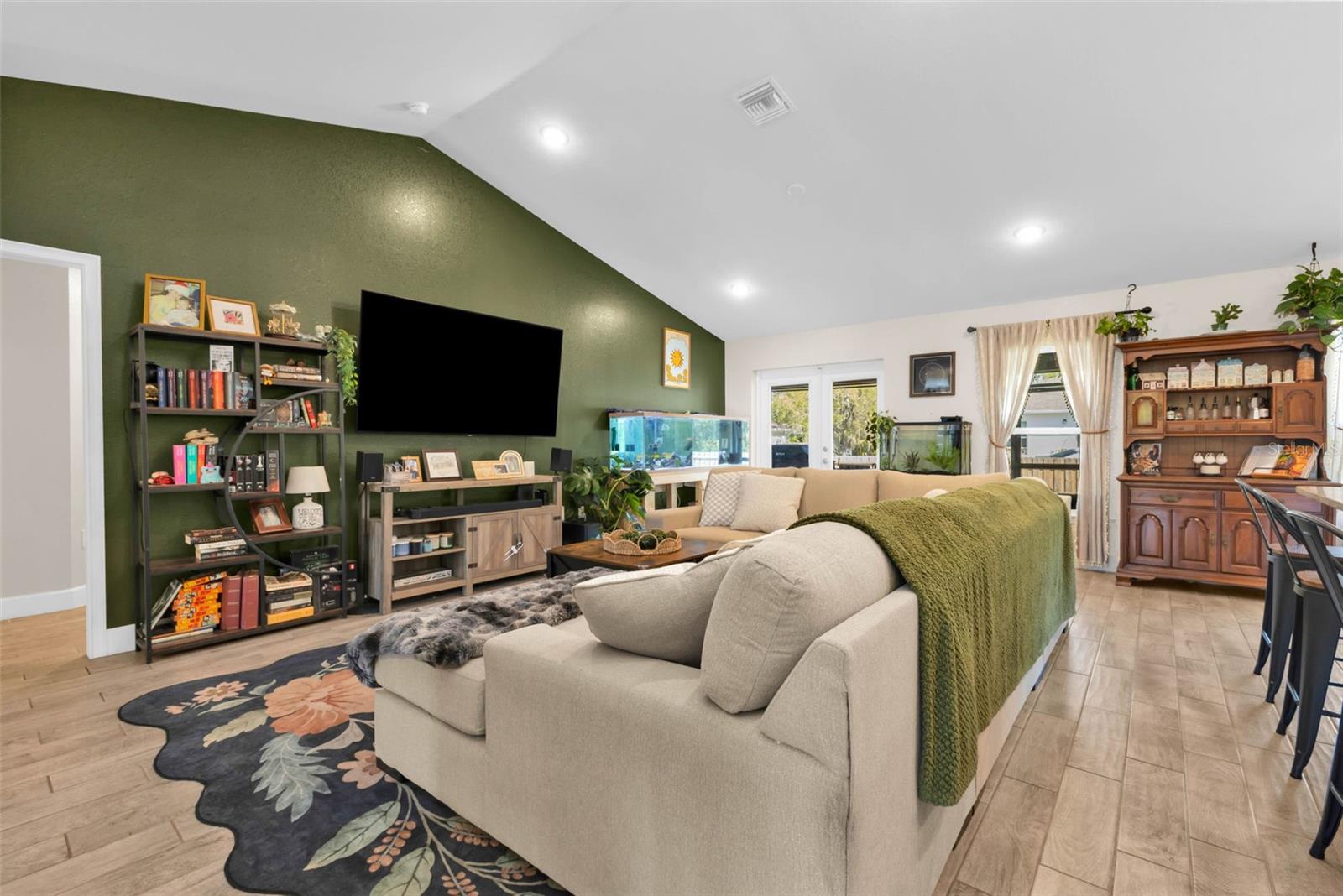 Image 13 of 51 For 23362 Ferndale Avenue