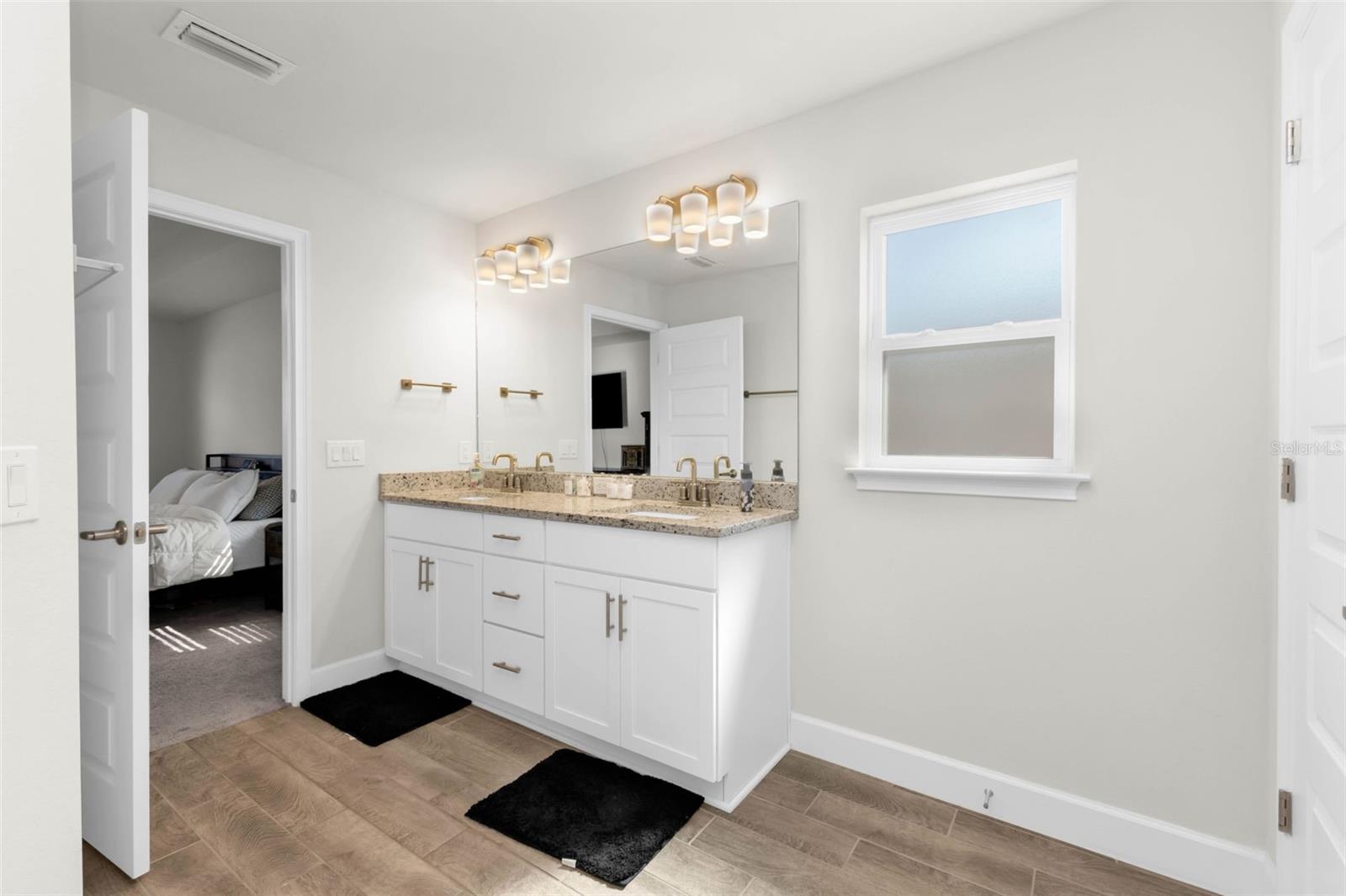 Image 30 of 51 For 23362 Ferndale Avenue