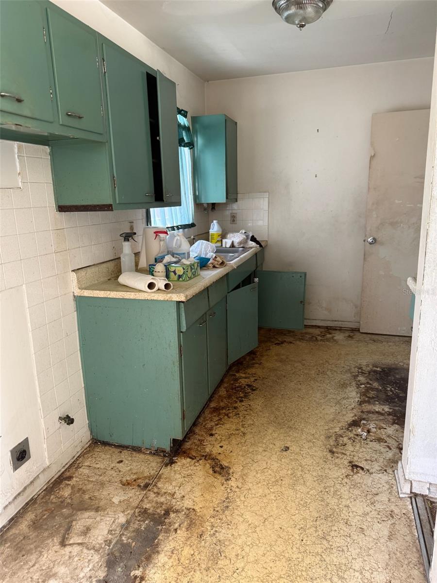 Image 7 of 13 For 21435 Glendale Ave