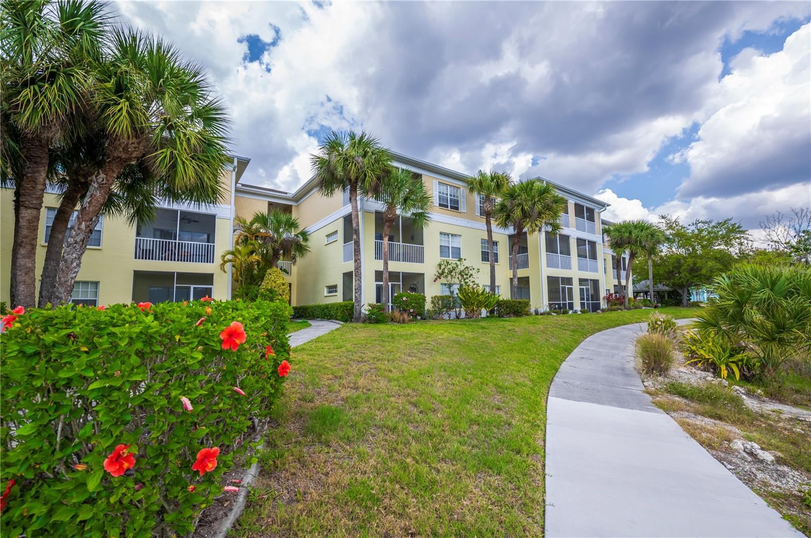 Image 43 of 70 For 19325 Water Oak Drive 204