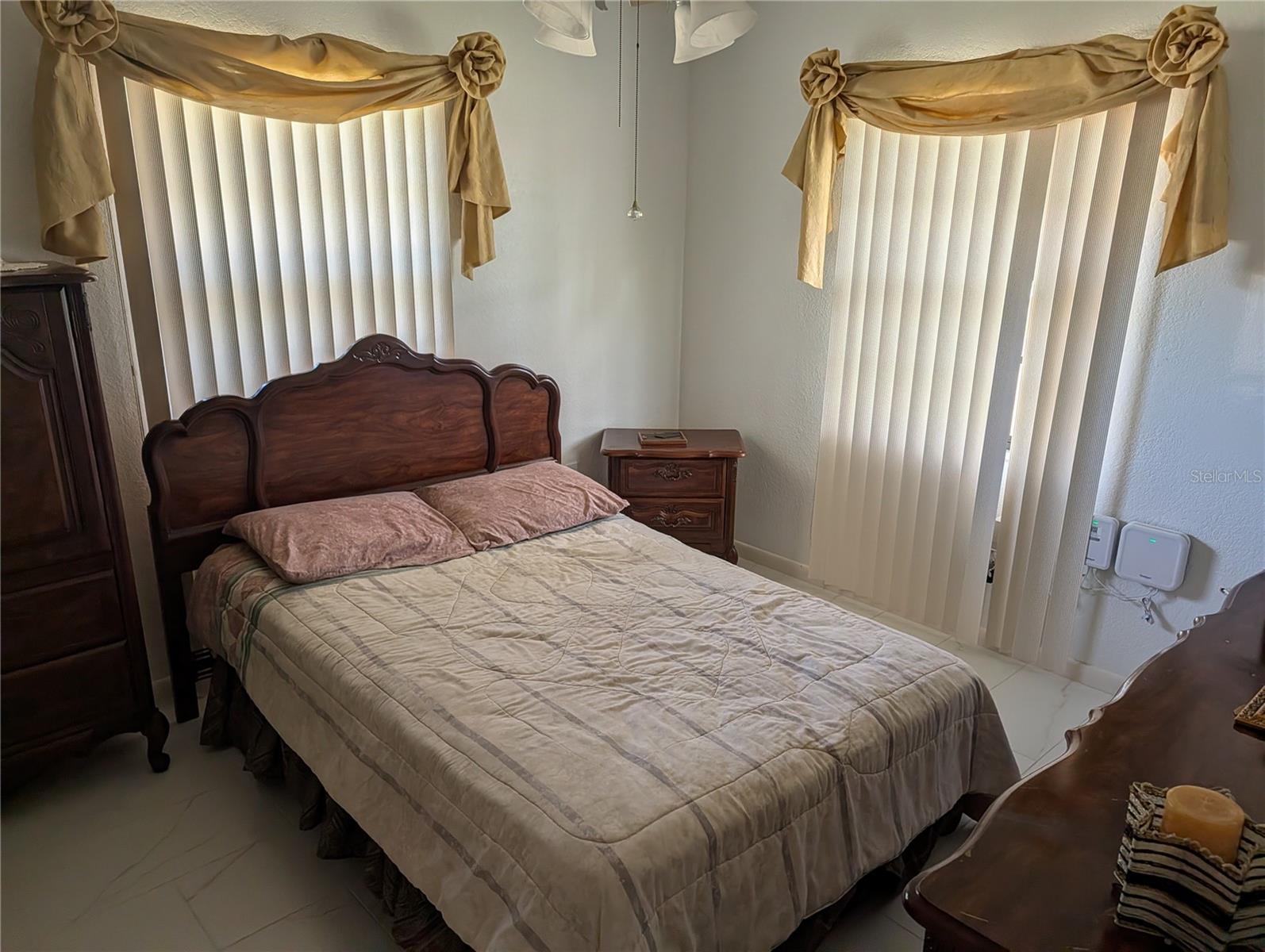 Image 14 of 47 For 3280 Glencove Street