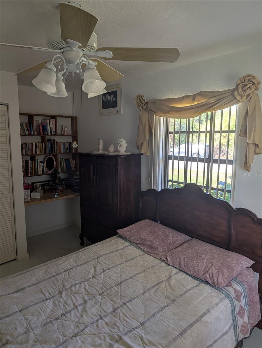 Image 15 of 47 For 3280 Glencove Street