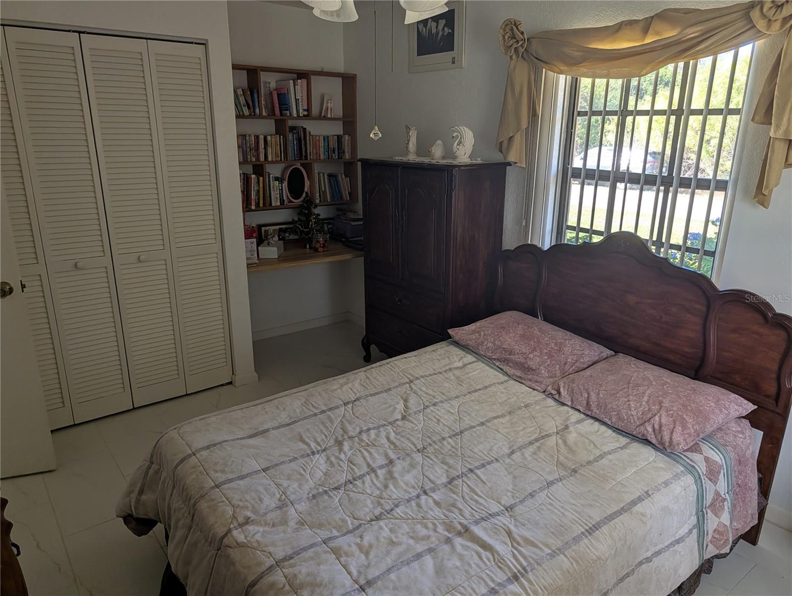 Image 16 of 47 For 3280 Glencove Street