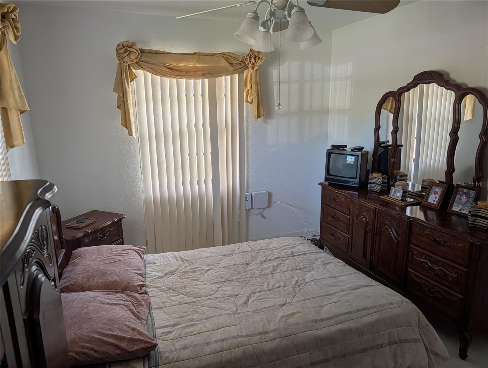 Image 17 of 47 For 3280 Glencove Street