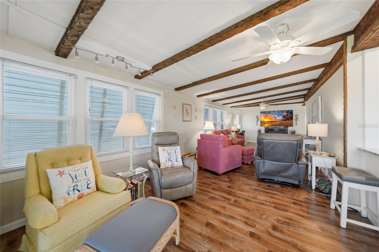 Image 17 of 69 For 554 Parkwood Avenue