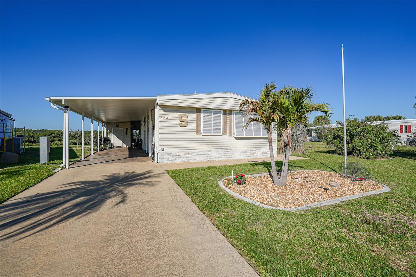 Image 2 of 69 For 554 Parkwood Avenue