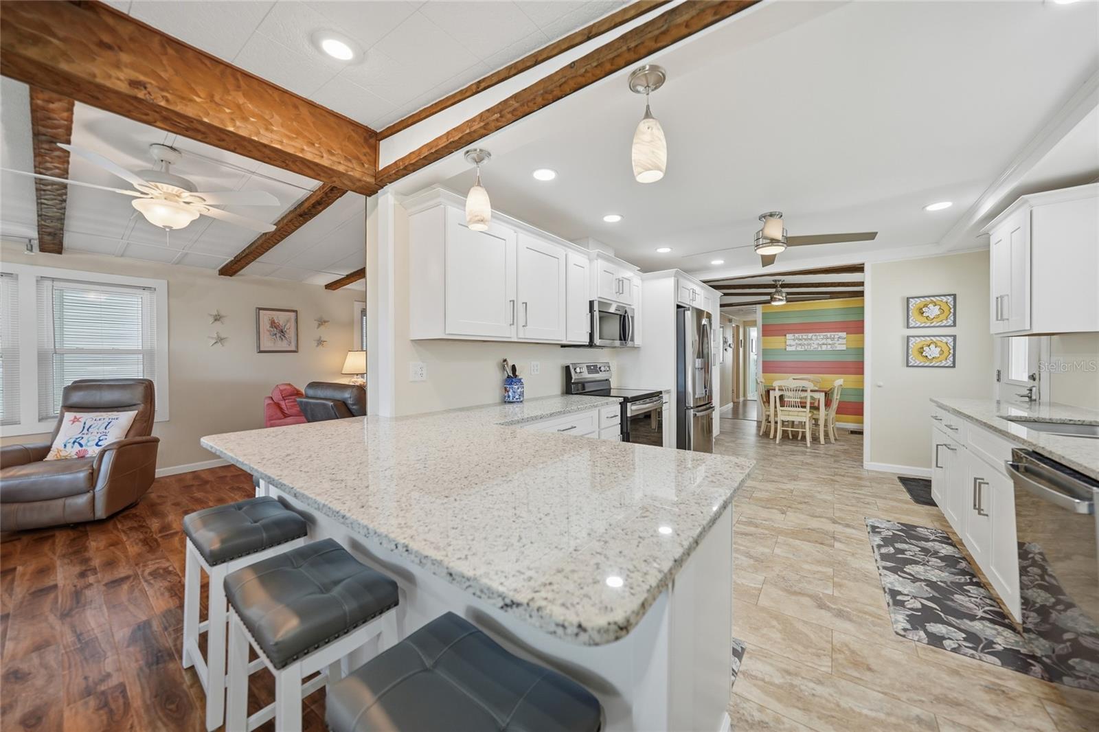 Image 20 of 69 For 554 Parkwood Avenue