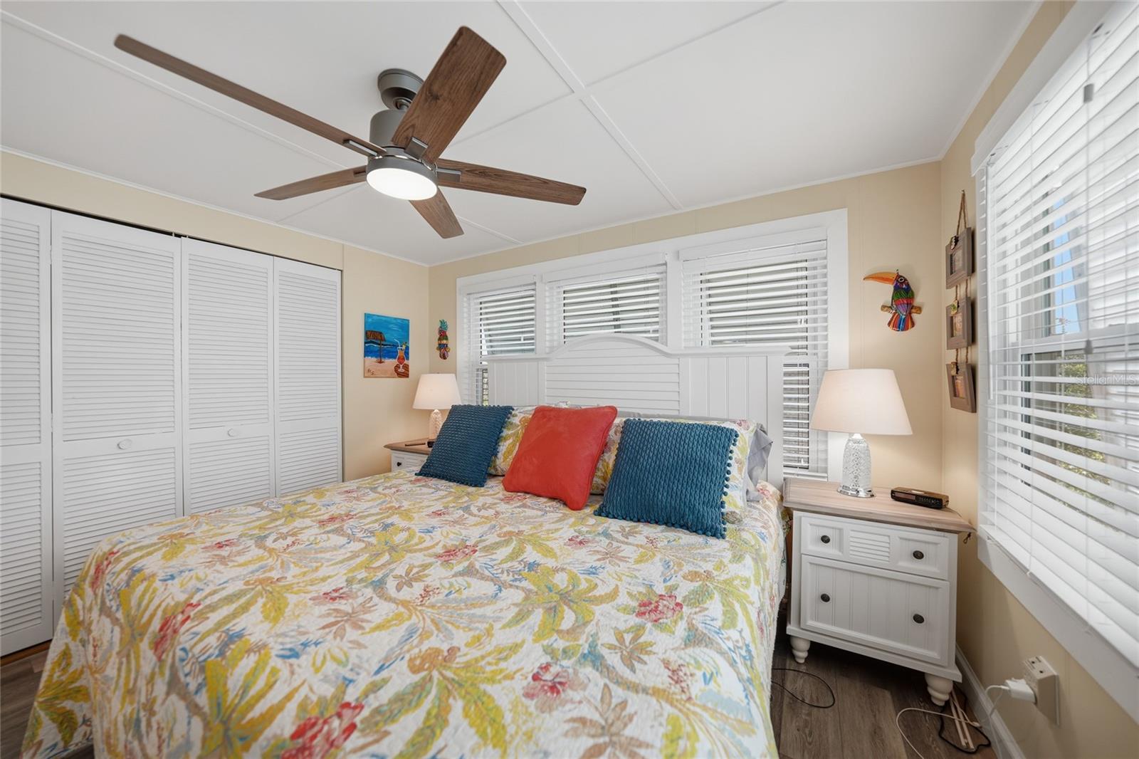 Image 25 of 69 For 554 Parkwood Avenue