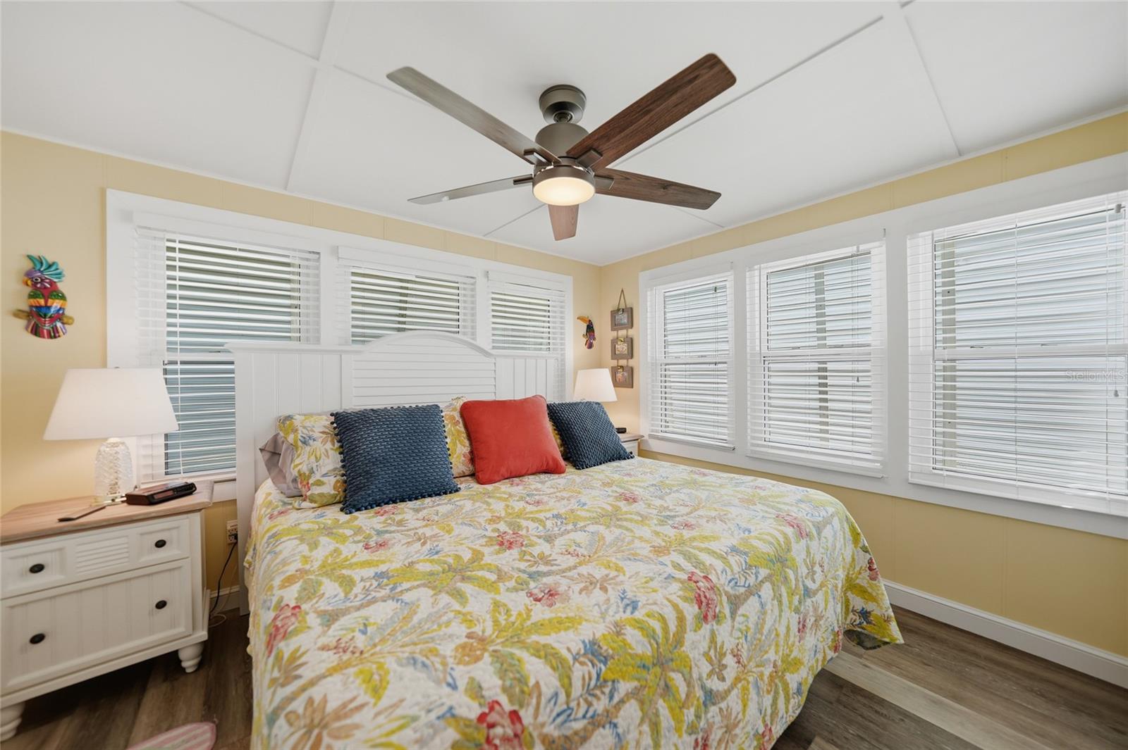 Image 26 of 69 For 554 Parkwood Avenue