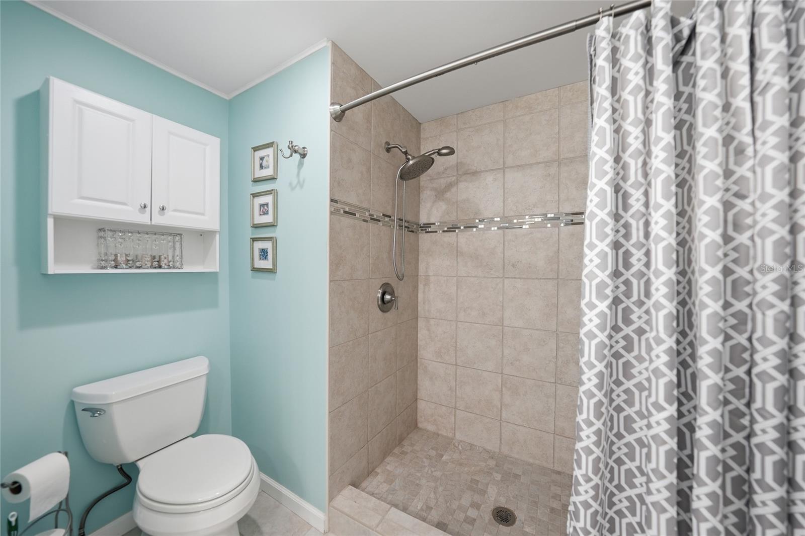 Image 28 of 69 For 554 Parkwood Avenue