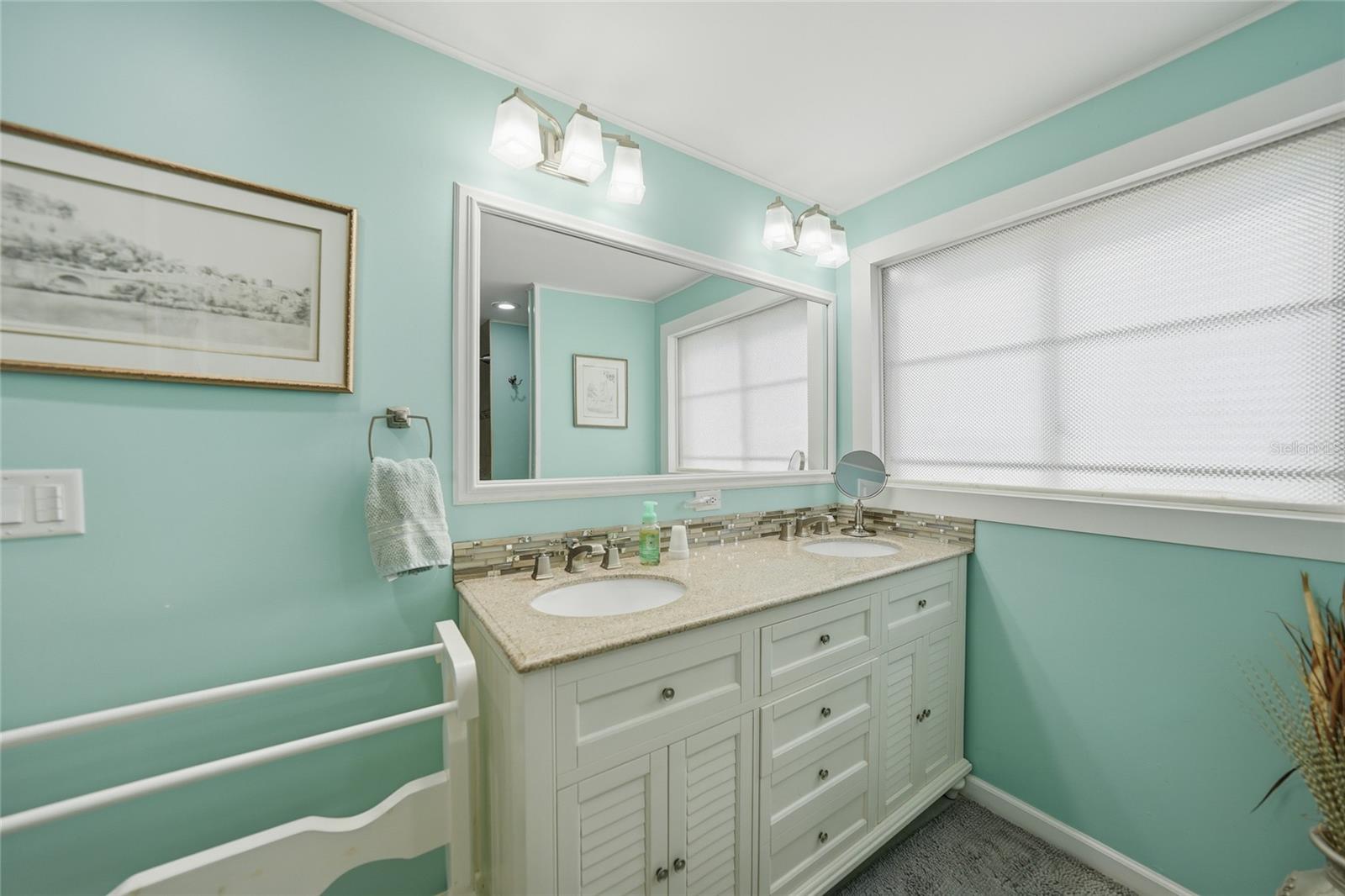 Image 29 of 69 For 554 Parkwood Avenue