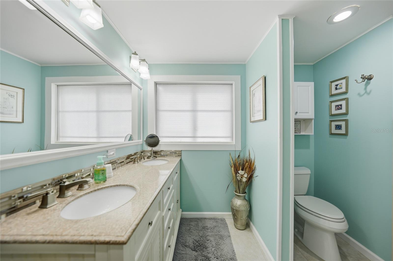 Image 30 of 69 For 554 Parkwood Avenue