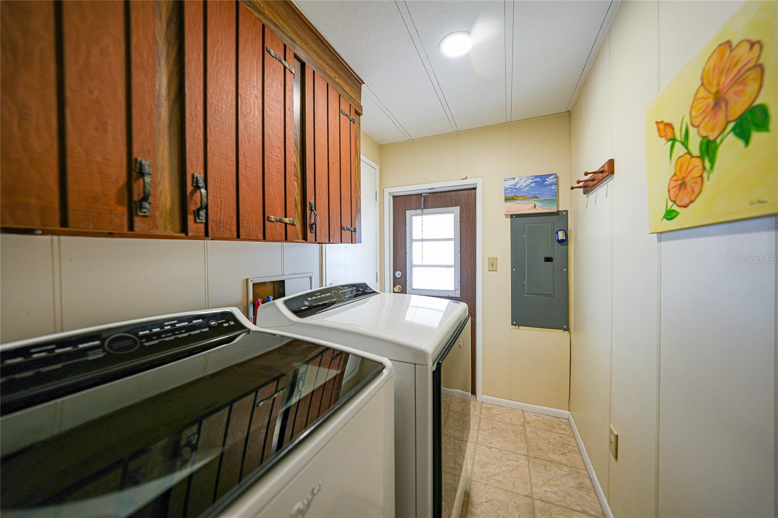 Image 35 of 69 For 554 Parkwood Avenue