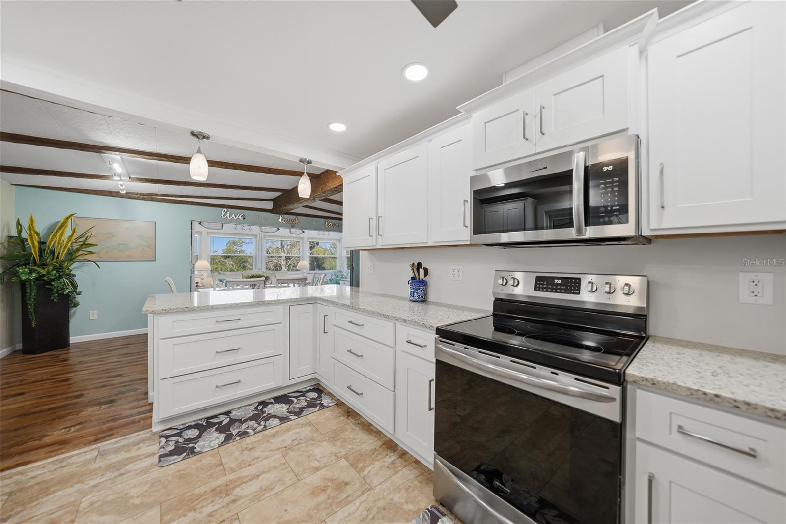 Image 6 of 69 For 554 Parkwood Avenue