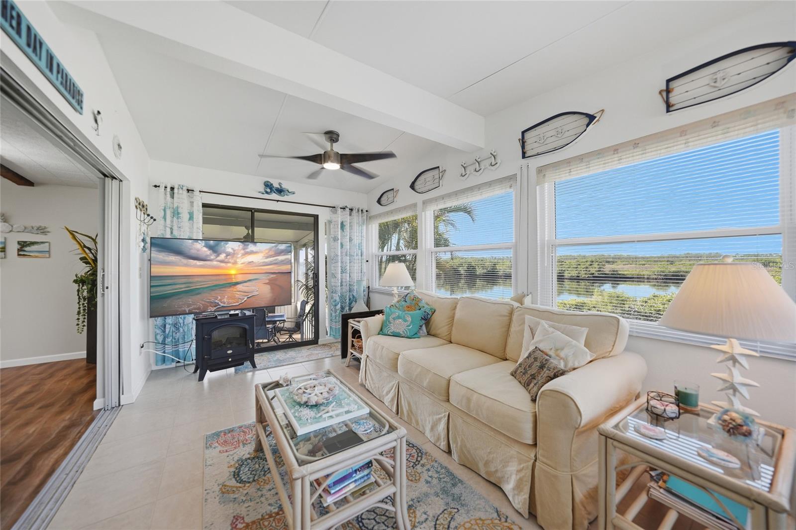 Image 7 of 69 For 554 Parkwood Avenue