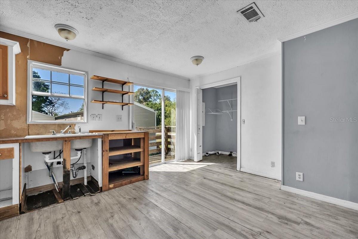 Image 10 of 37 For 1425 Hickory Avenue