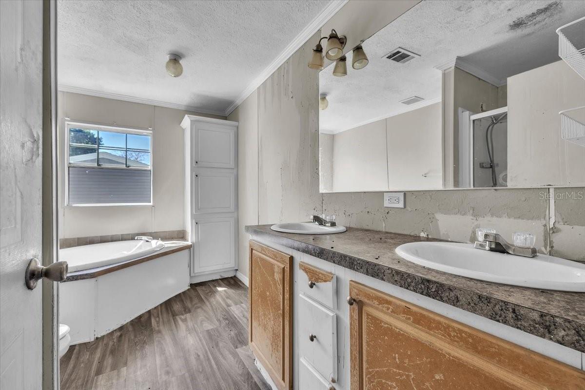 Image 15 of 37 For 1425 Hickory Avenue