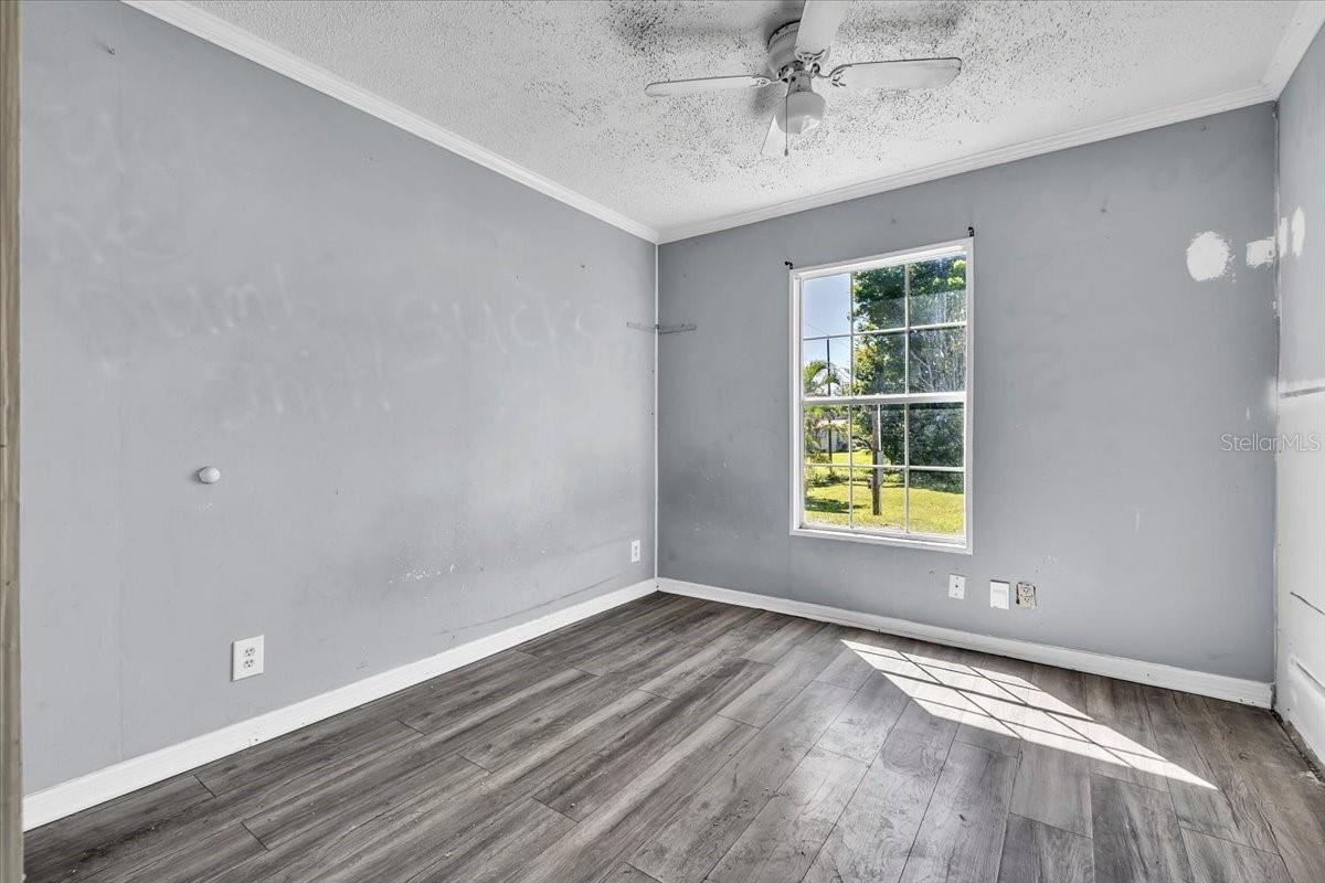 Image 17 of 37 For 1425 Hickory Avenue