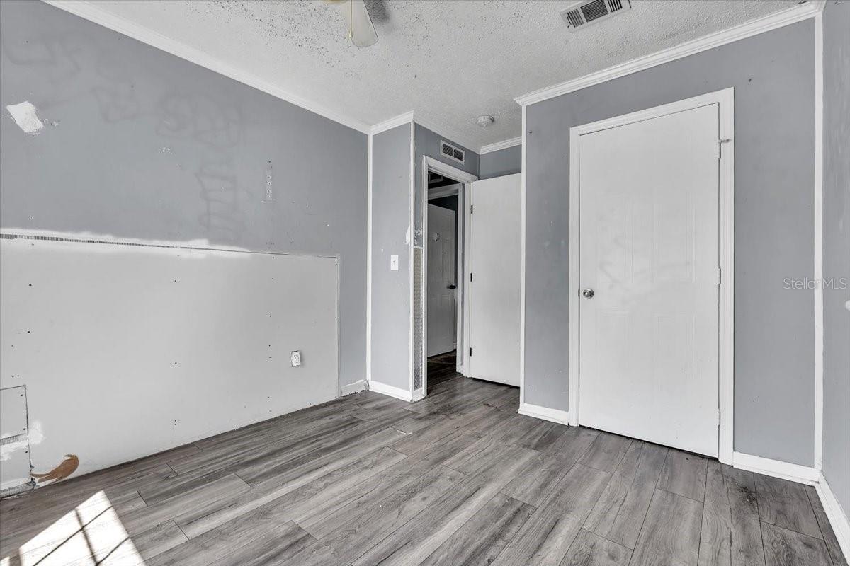 Image 18 of 37 For 1425 Hickory Avenue