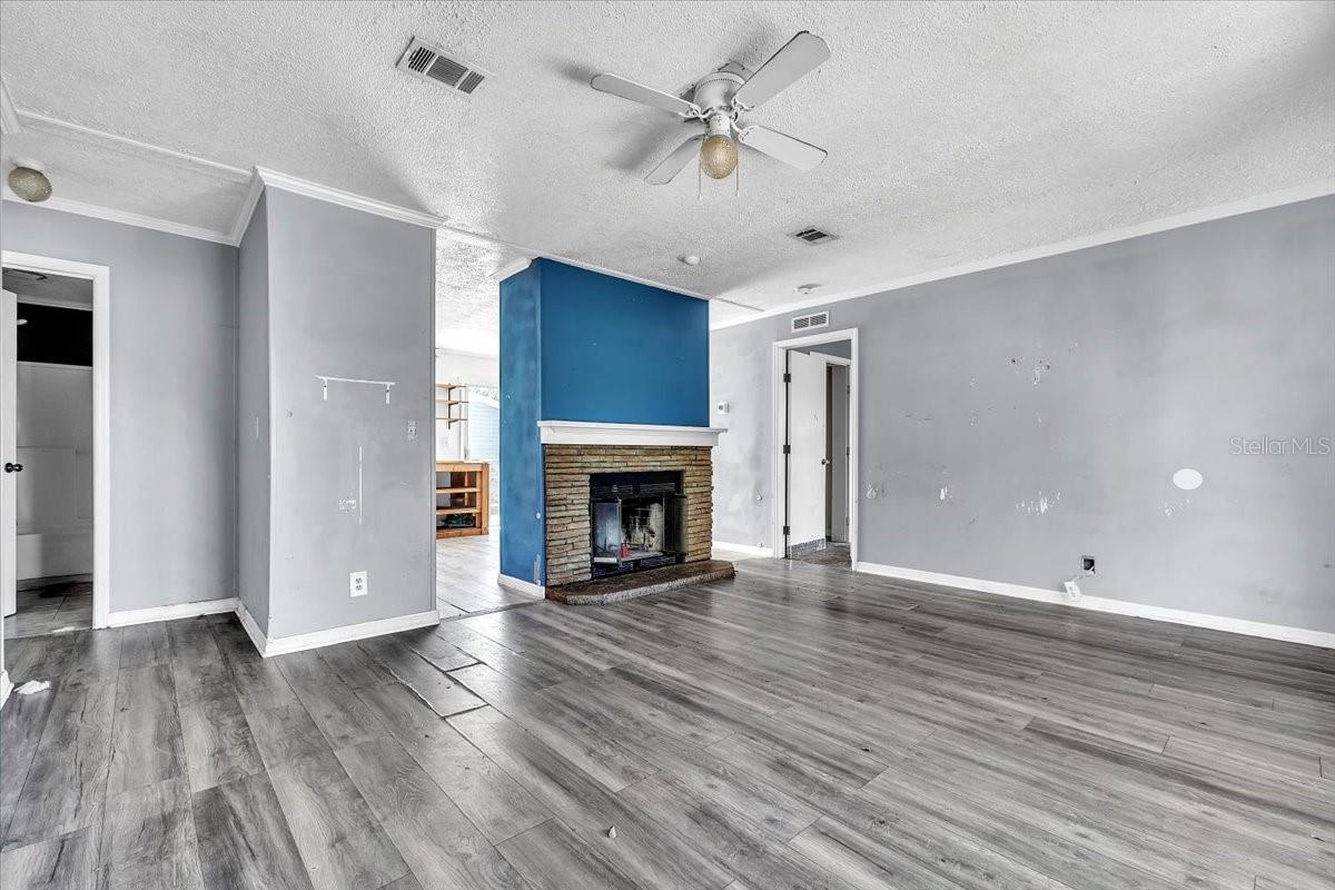 Image 4 of 37 For 1425 Hickory Avenue