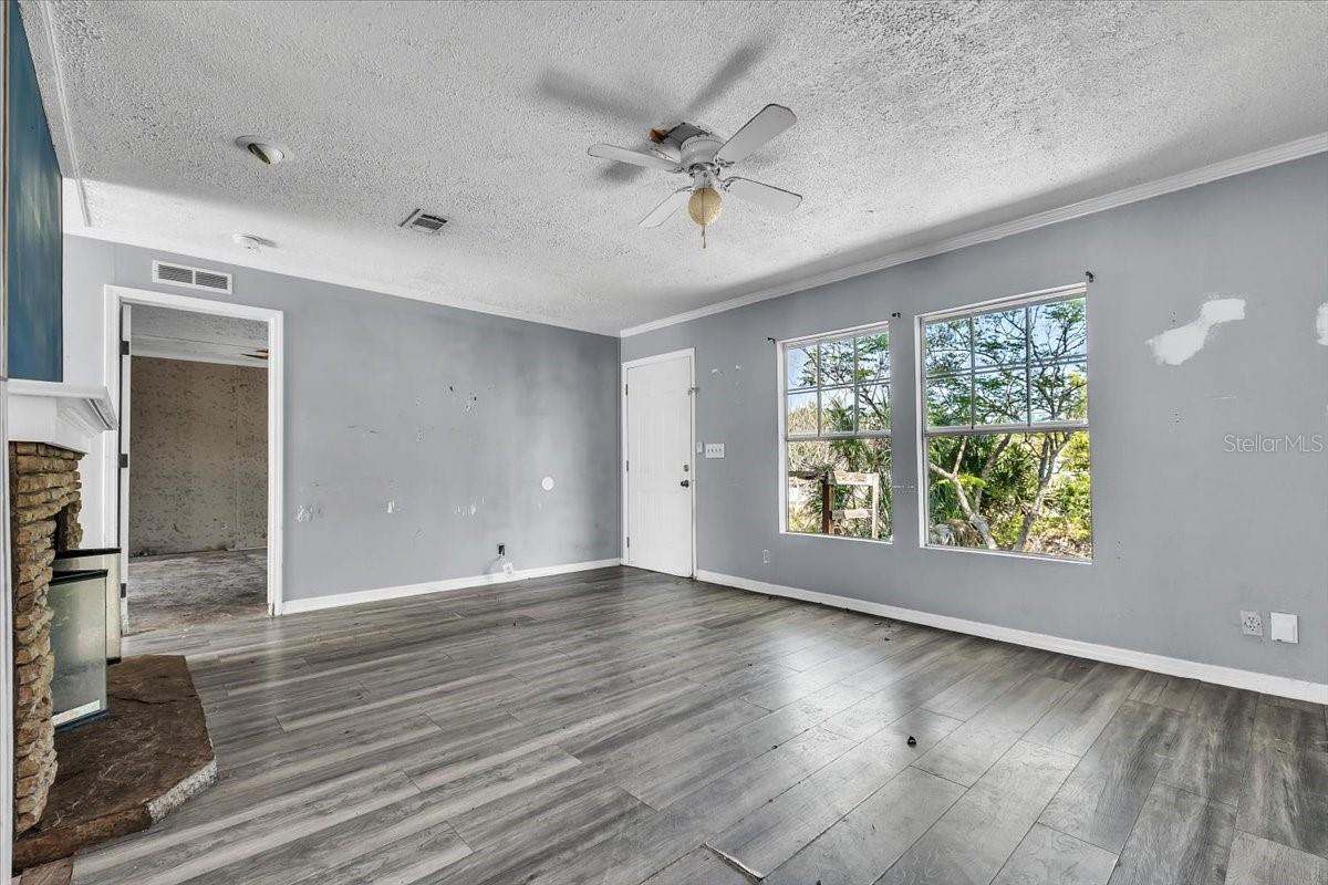 Image 5 of 37 For 1425 Hickory Avenue