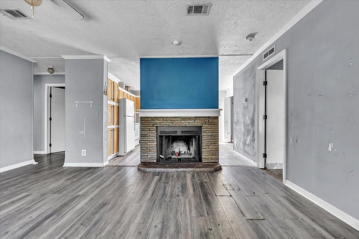 Image 6 of 37 For 1425 Hickory Avenue