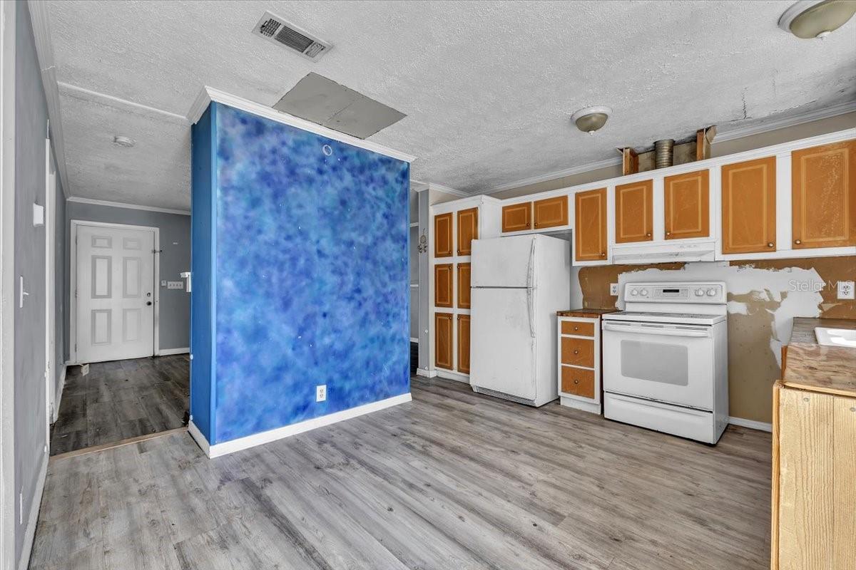 Image 9 of 37 For 1425 Hickory Avenue