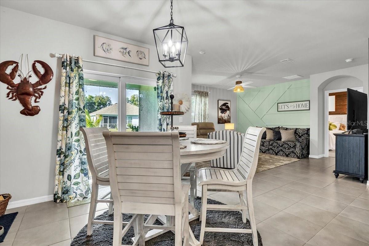 Image 11 of 39 For 25157 Alcazar