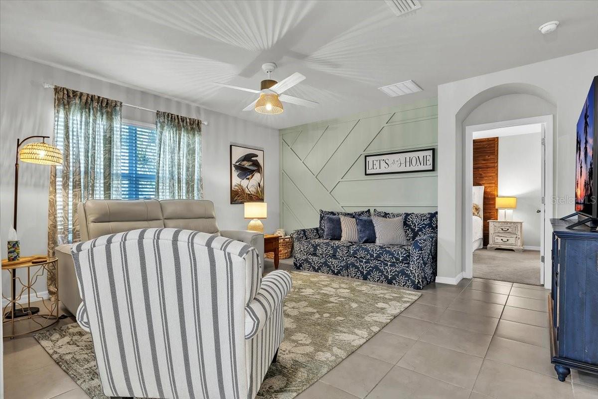 Image 13 of 39 For 25157 Alcazar