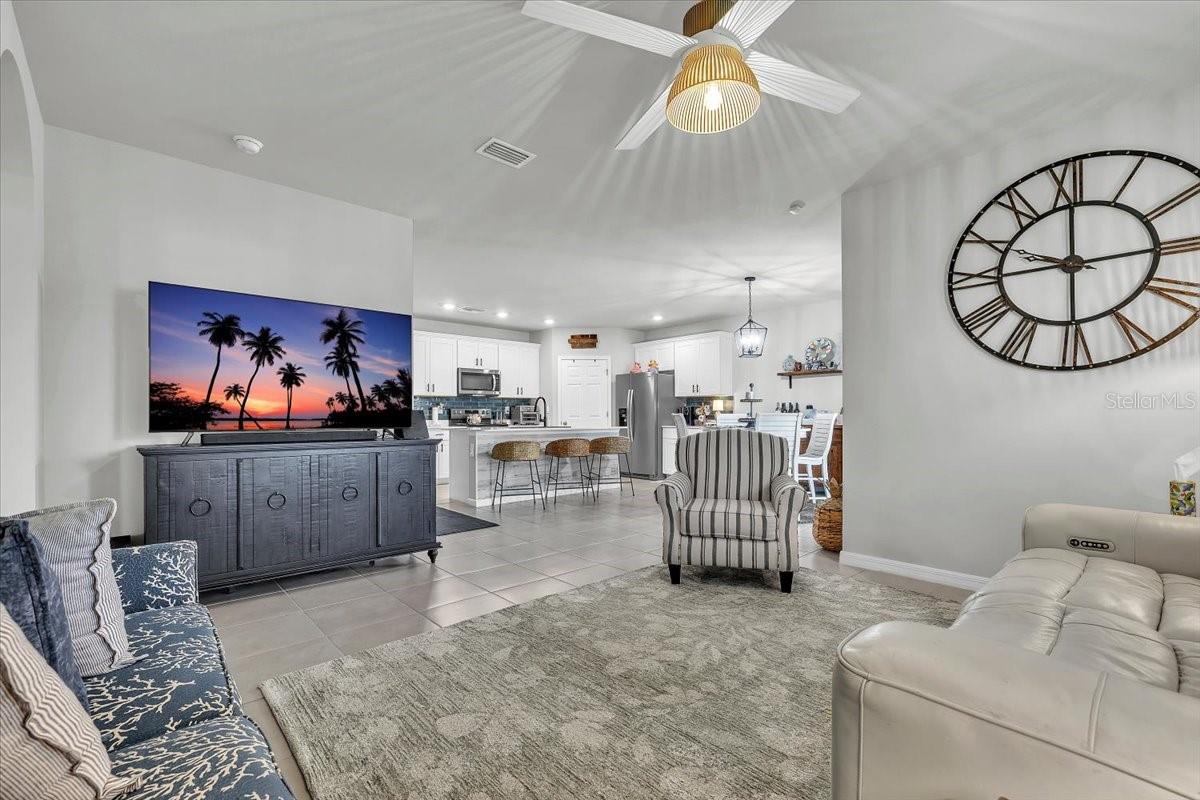 Image 14 of 39 For 25157 Alcazar