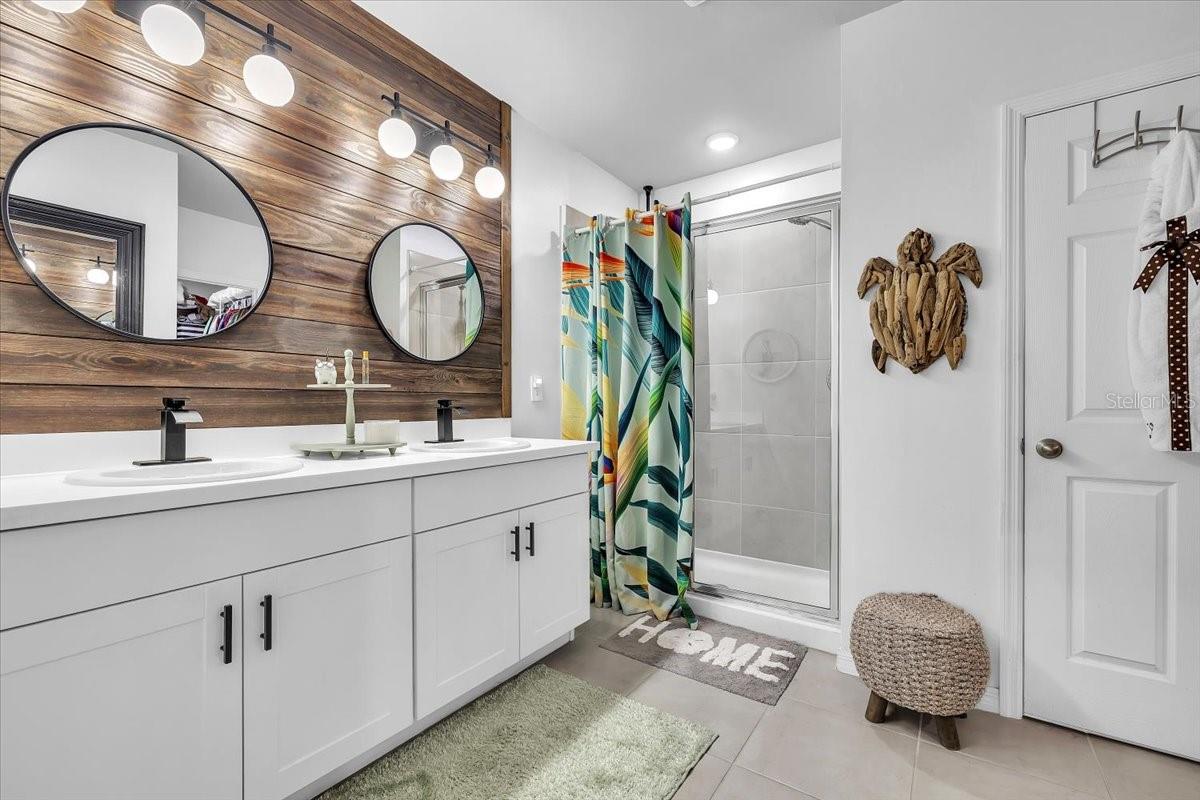 Image 17 of 39 For 25157 Alcazar