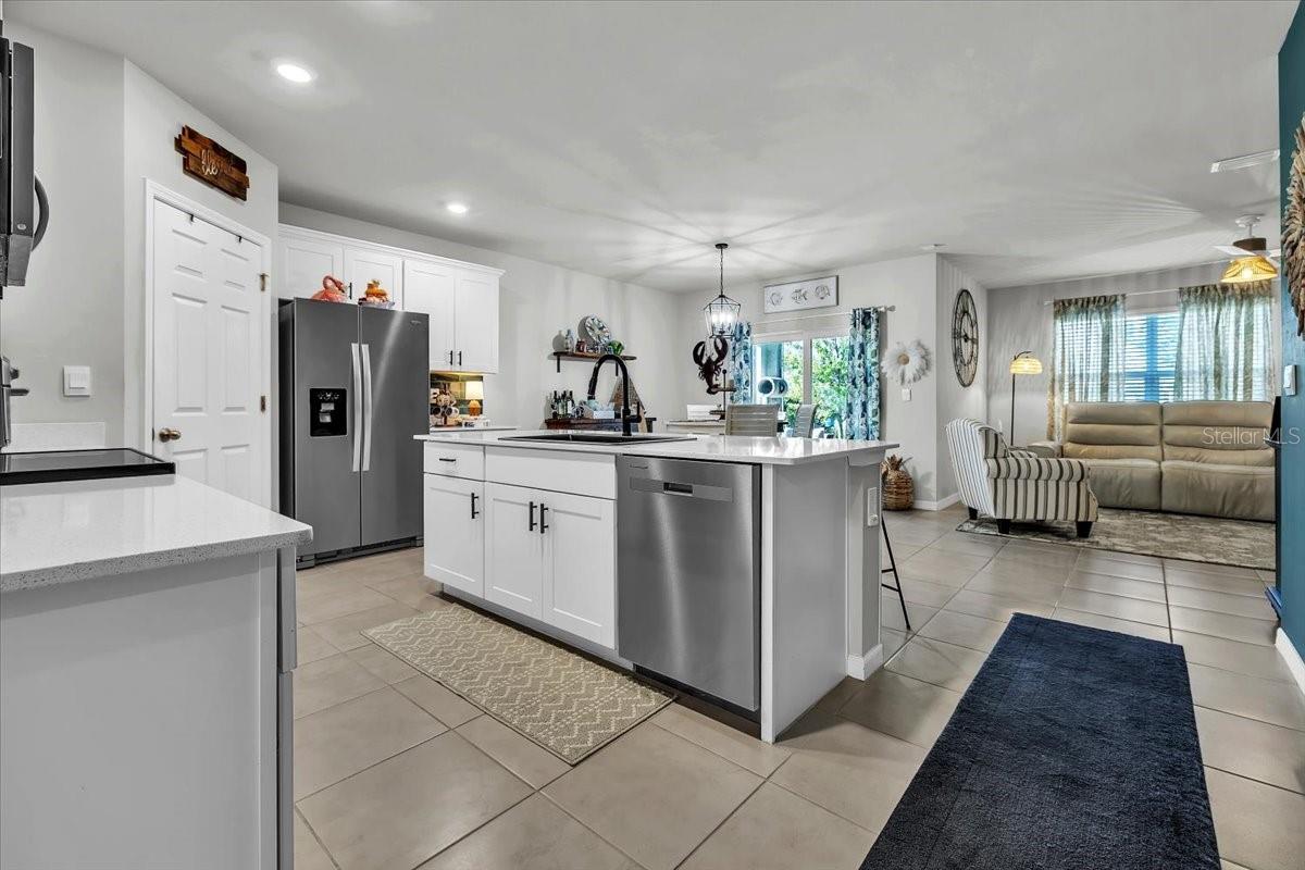 Image 4 of 39 For 25157 Alcazar