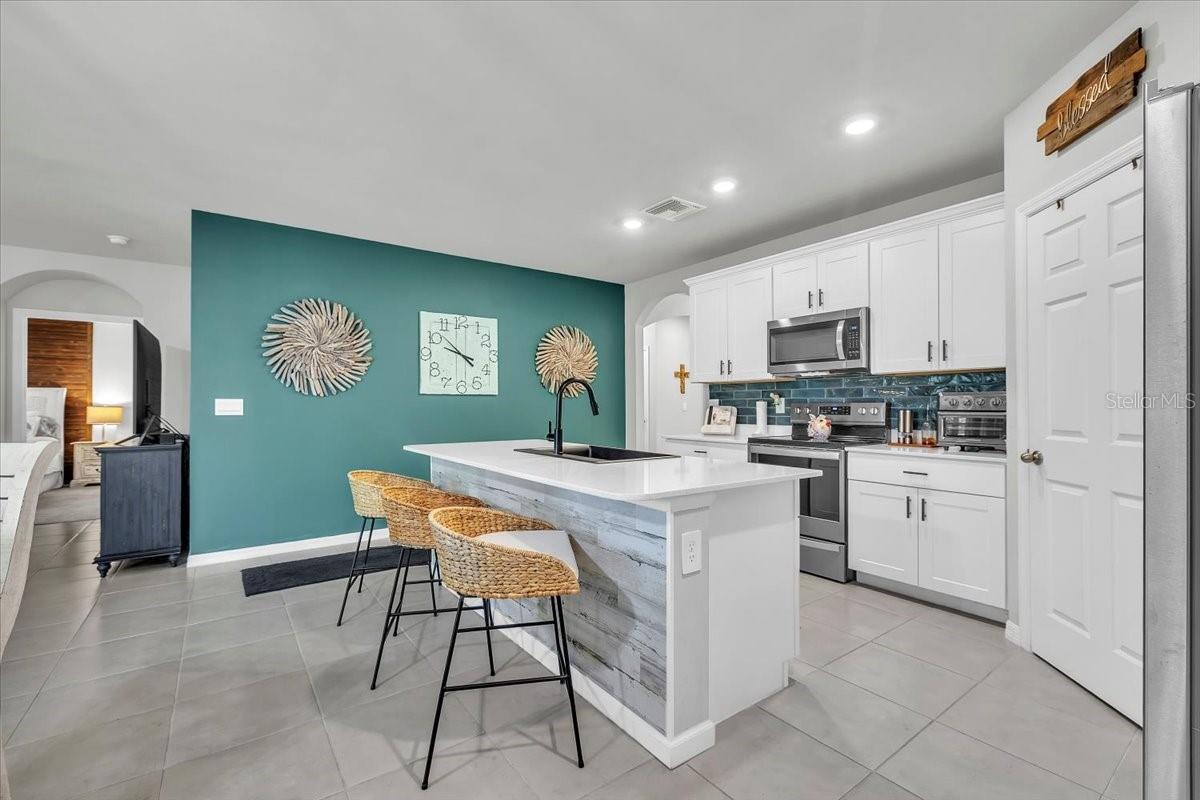 Image 6 of 39 For 25157 Alcazar