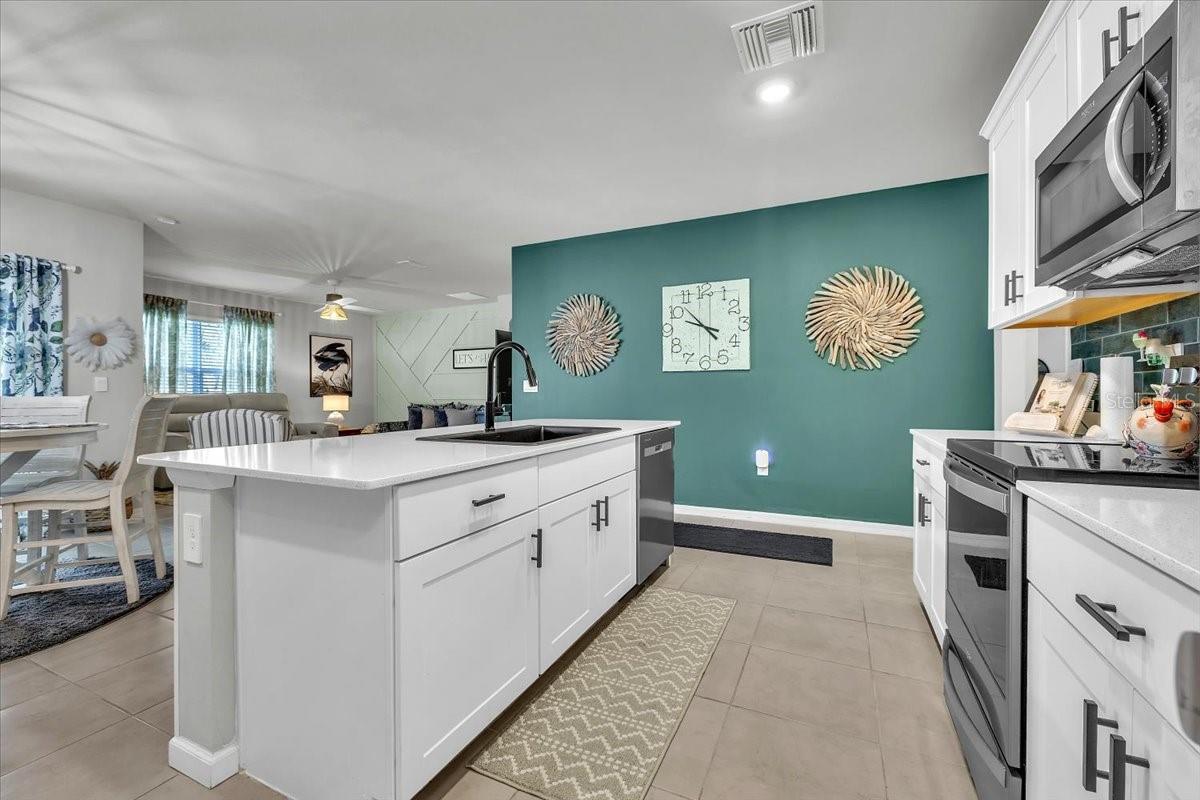 Image 9 of 39 For 25157 Alcazar