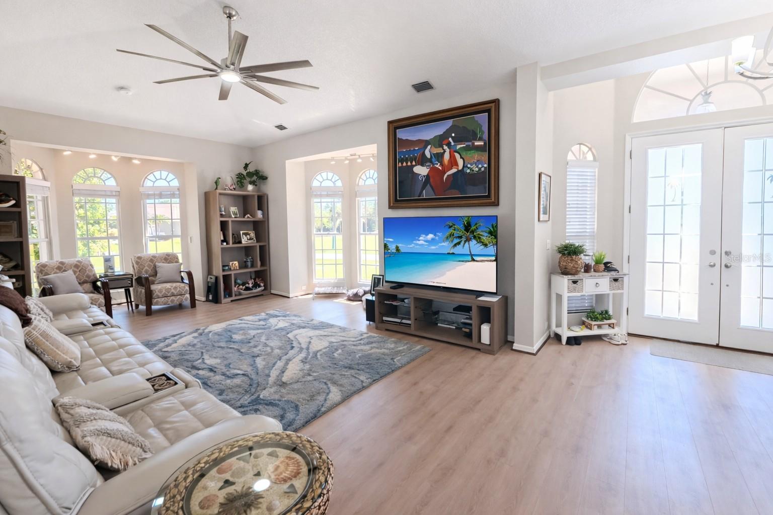 Image 12 of 51 For 2 Long Meadow Road