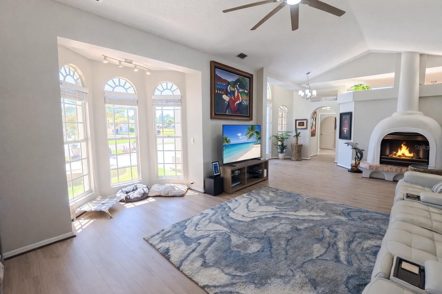 Image 14 of 51 For 2 Long Meadow Road