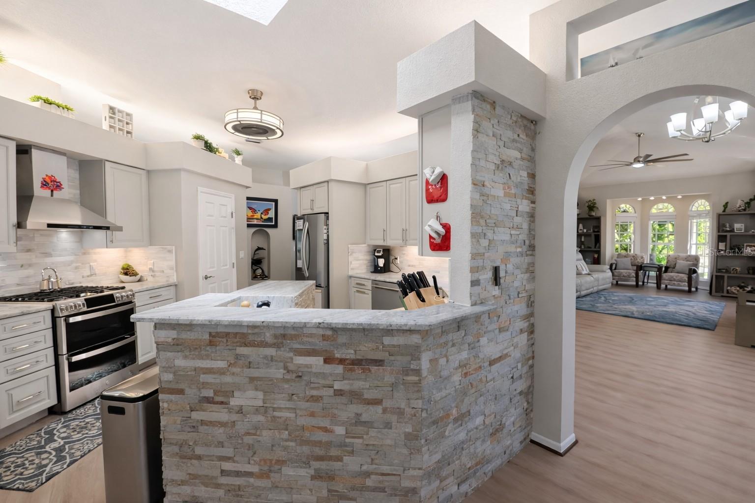 Image 17 of 51 For 2 Long Meadow Road