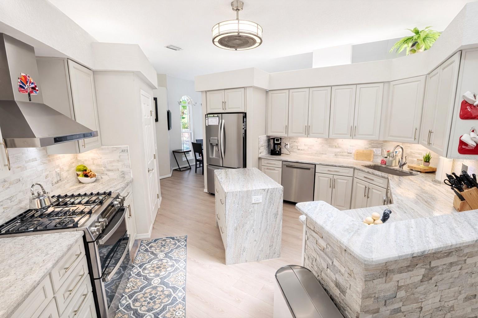 Image 19 of 51 For 2 Long Meadow Road