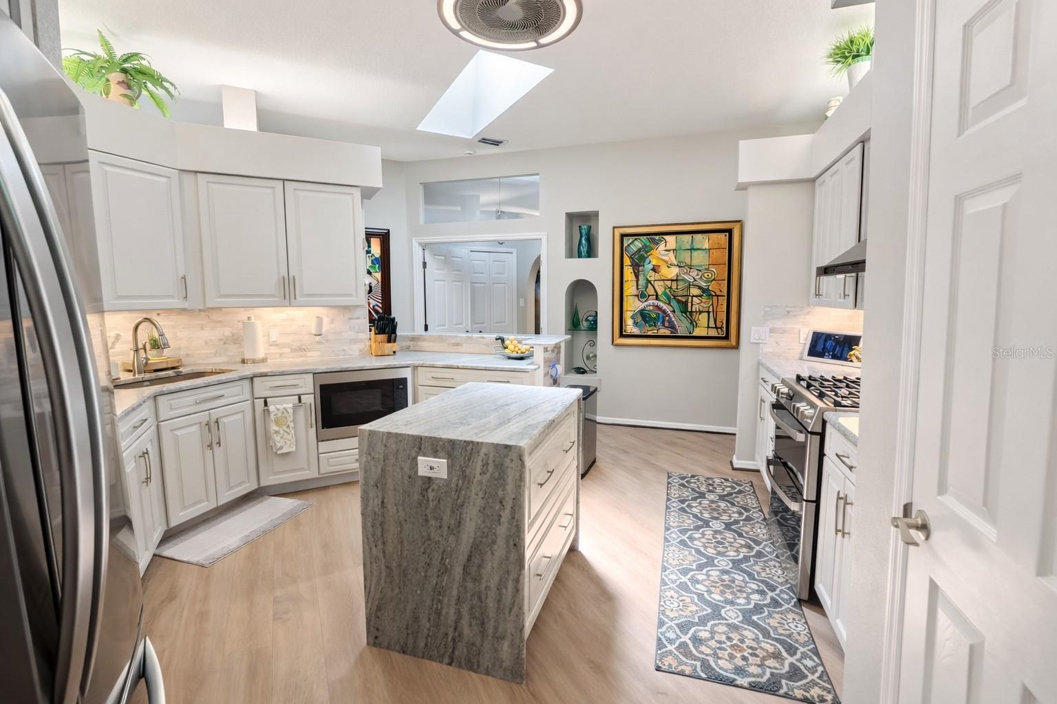 Image 21 of 51 For 2 Long Meadow Road