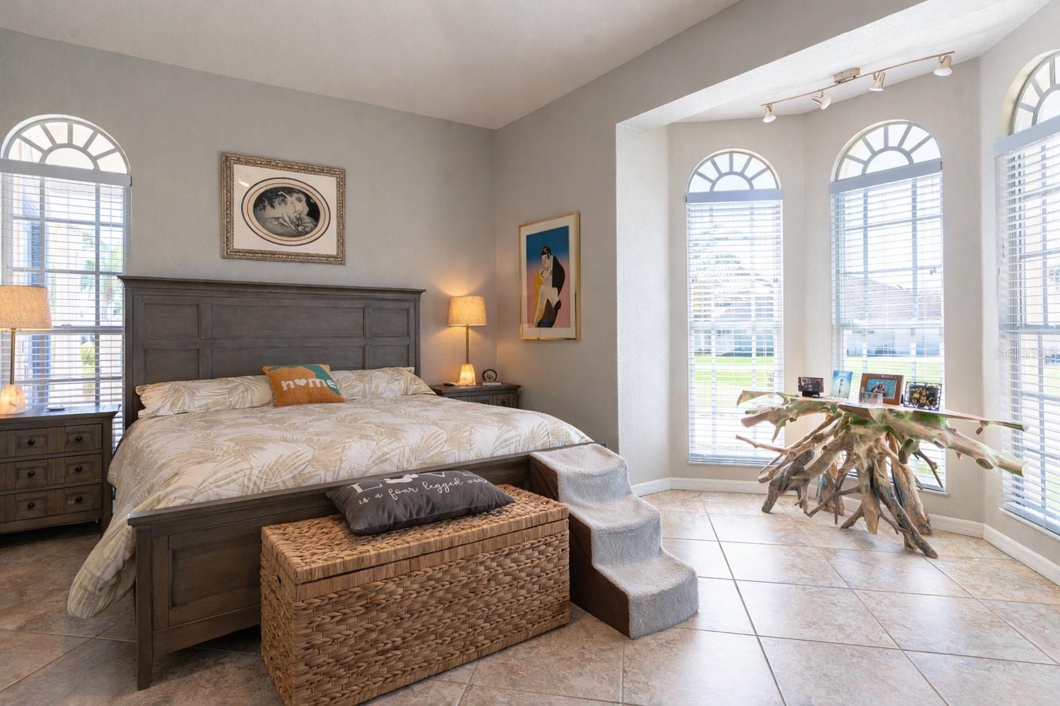 Image 24 of 51 For 2 Long Meadow Road