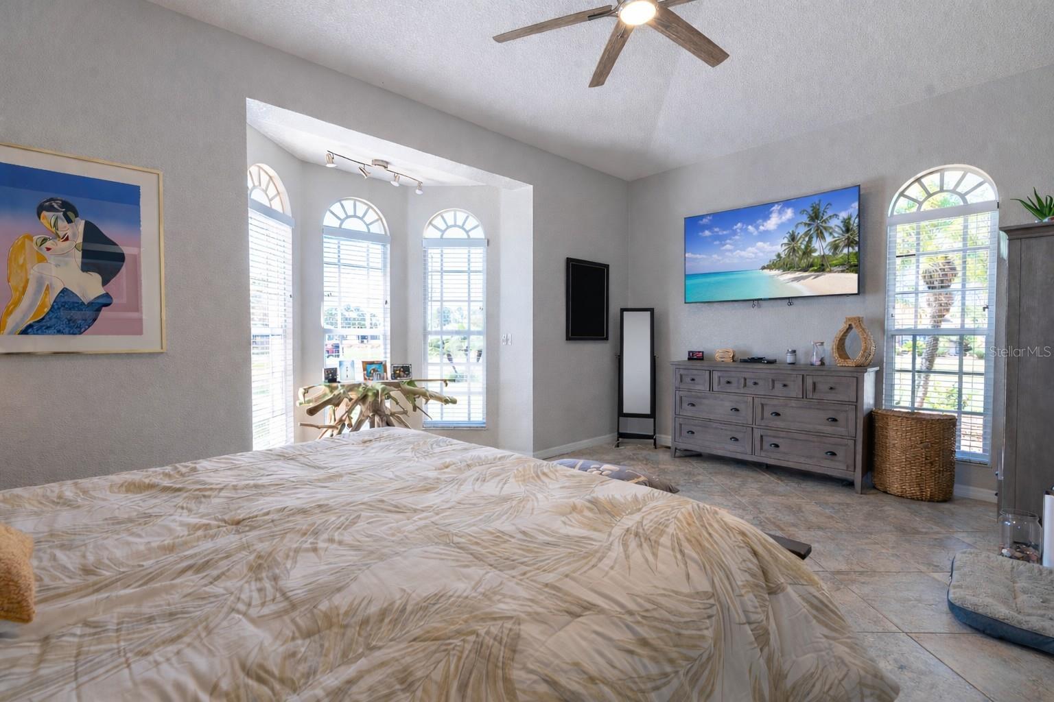 Image 26 of 51 For 2 Long Meadow Road