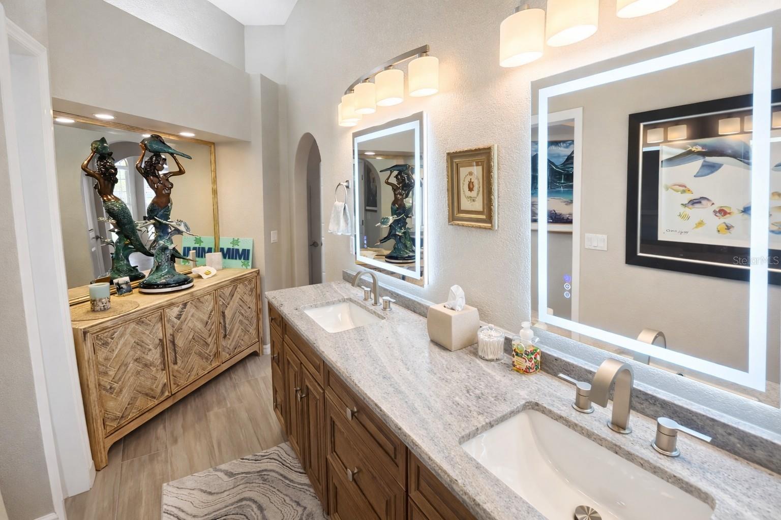 Image 28 of 51 For 2 Long Meadow Road