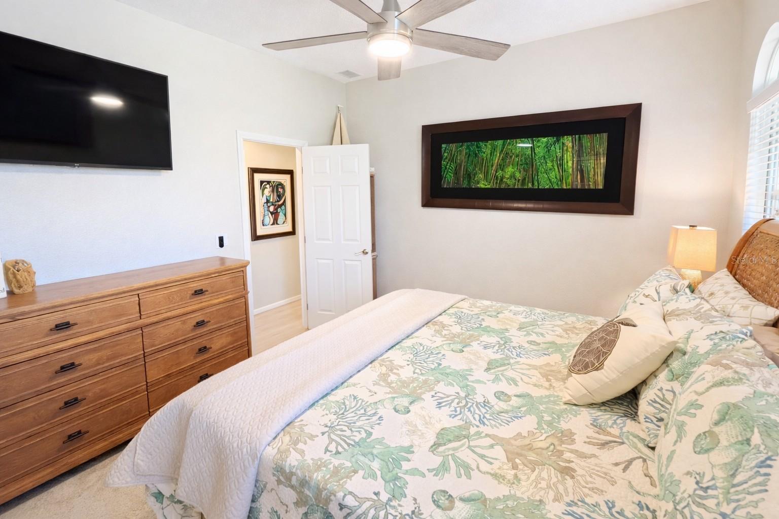 Image 33 of 51 For 2 Long Meadow Road