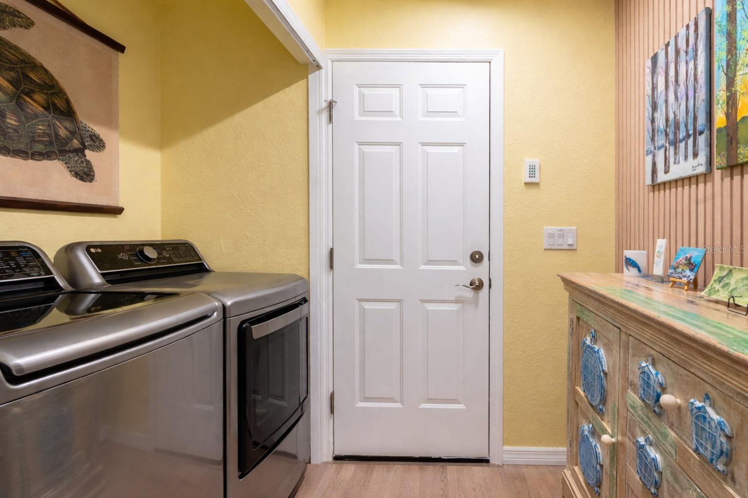 Image 39 of 51 For 2 Long Meadow Road