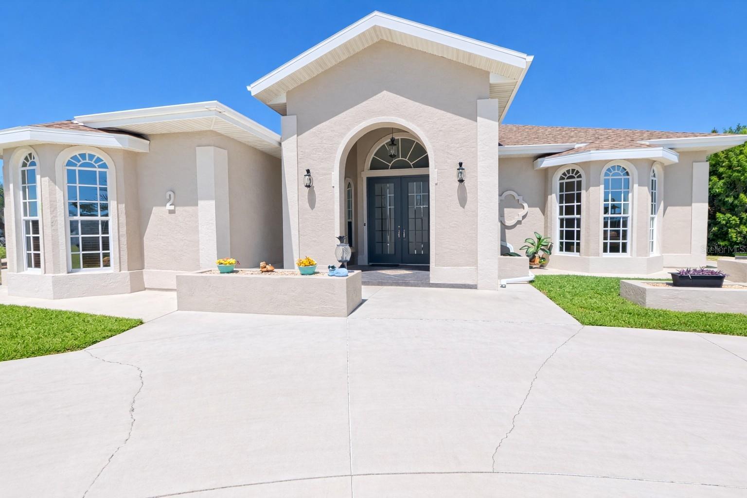 Image 5 of 51 For 2 Long Meadow Road