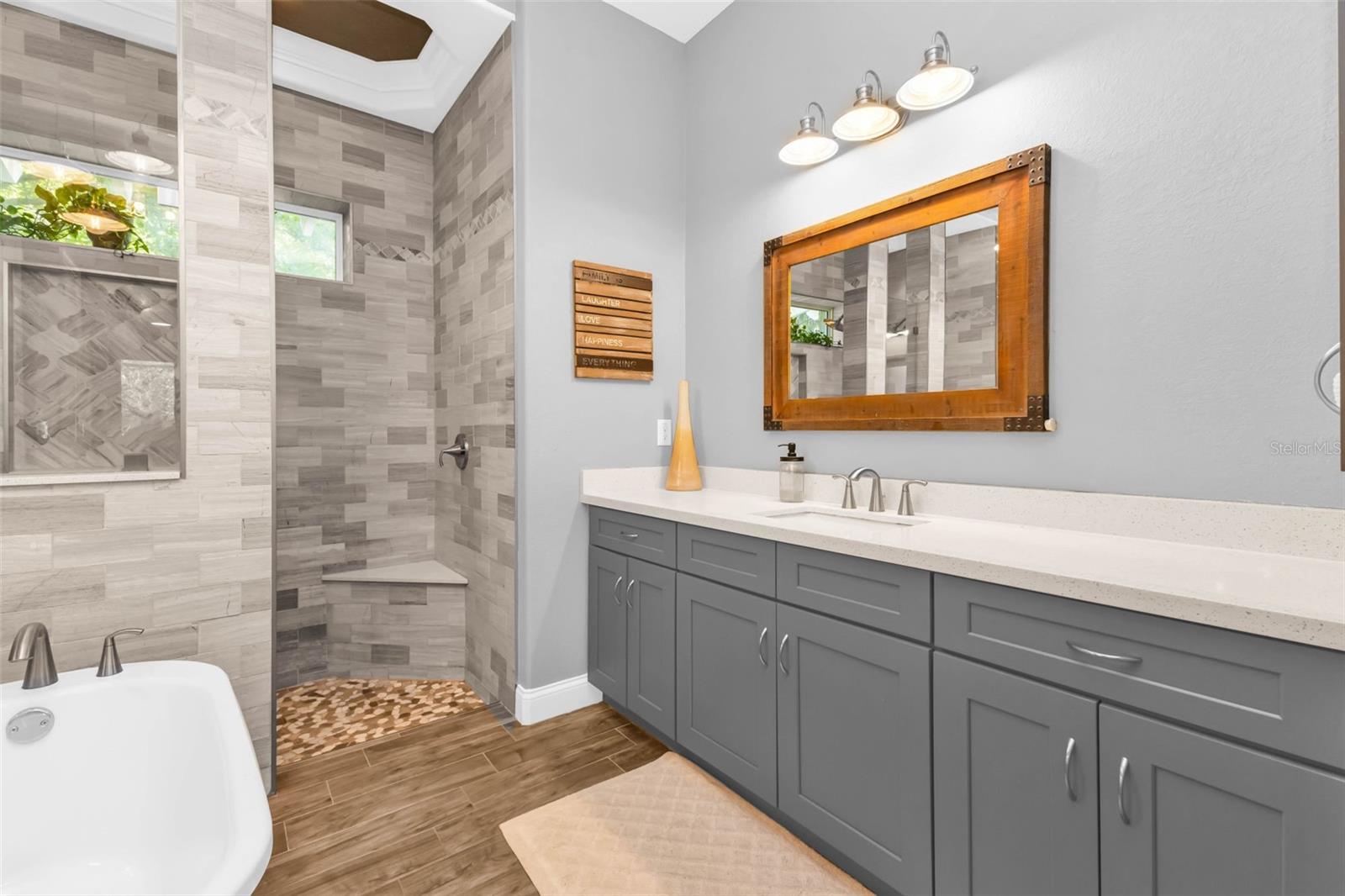 Image 31 of 83 For 11899 Darcy Drive